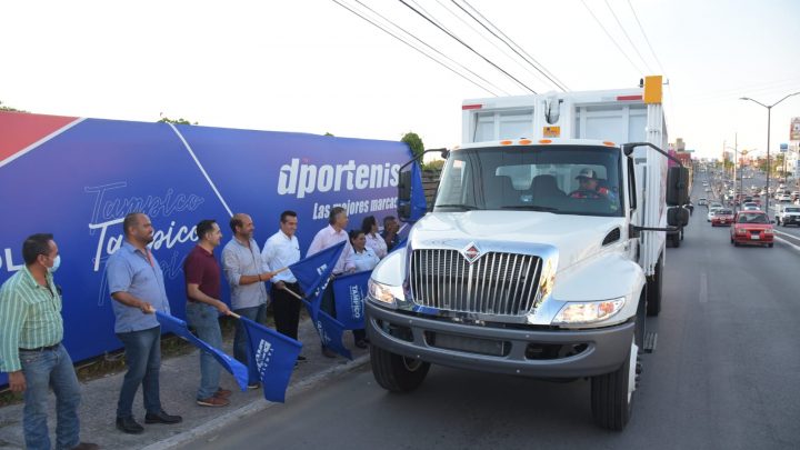 Entrega Chucho Nader Dos Modernos Camiones Recolectores de Basura