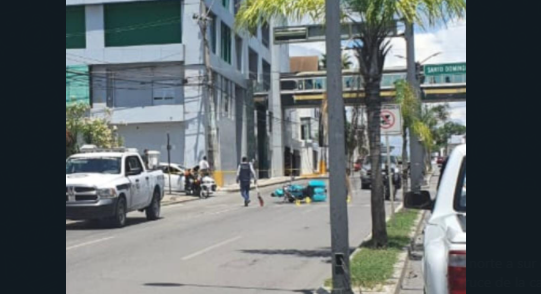 CAOS VIAL POR CHOQUE EN LA AVENIDA HIDALGO