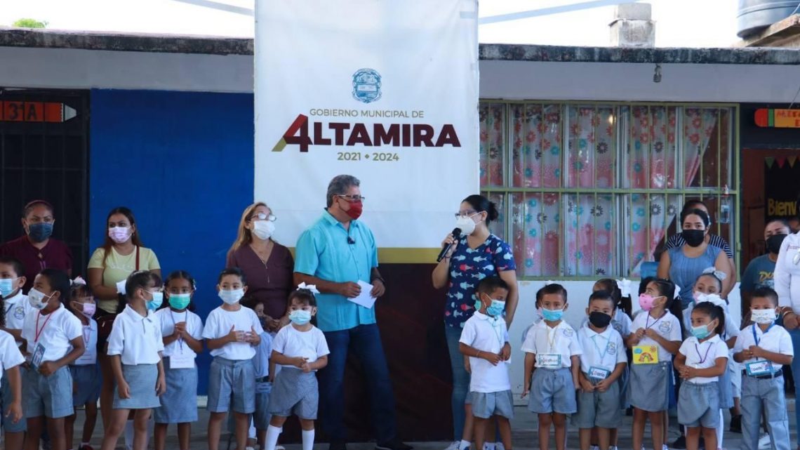 Armando Martínez Manríquez efectuó múltiples obras en instituciones educativas de la zona urbana y rural del municipio