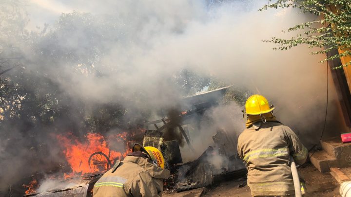 FUEGO CONSUME CUARTO DE MADERA