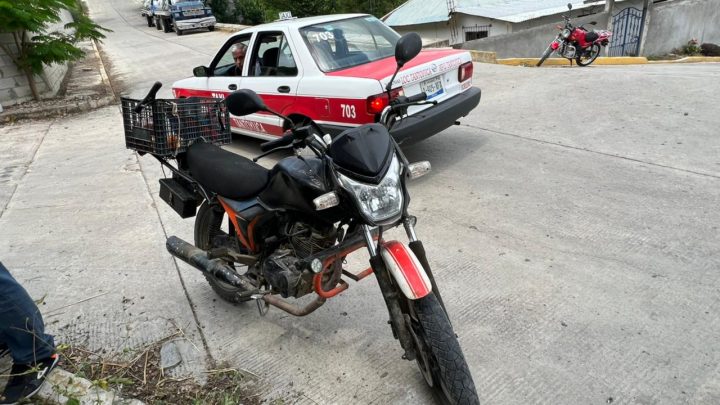 Adolescente resulta lesionada en aparatoso choque de moto