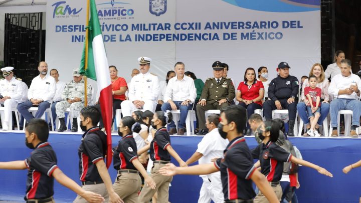 Encabeza Chucho Nader el Desfile de Independencia en Tampico