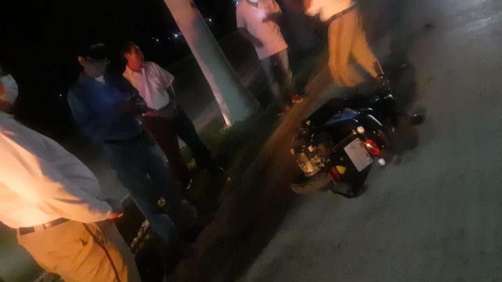 ARROLLA A MOTOCICLISTA Y SE DA A LA FUGA