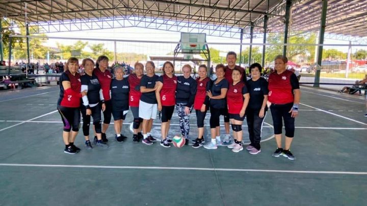 Abuelitos maderenses participan en Torneo de Cachibol en Ciudad Valles