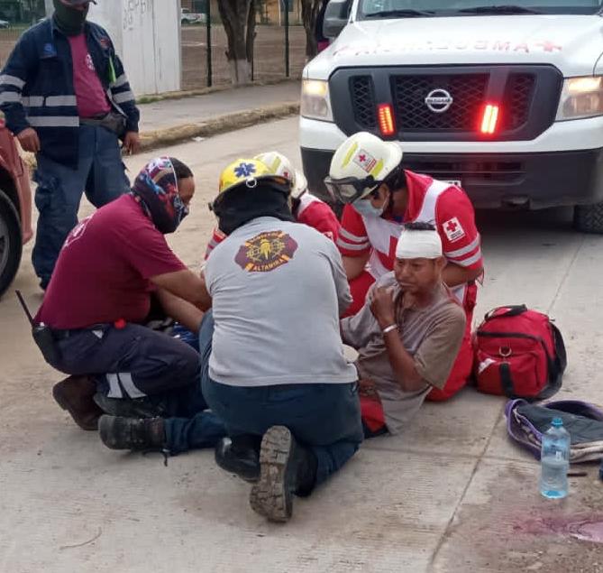 MASCULINO CONVULSIONA Y CAE DE SU PROPIA ALTURA