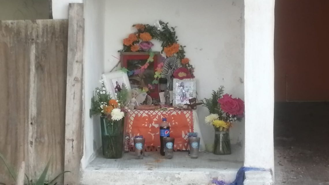 COLOCAN ALTAR PARA ROSA Y SUS HIJOS