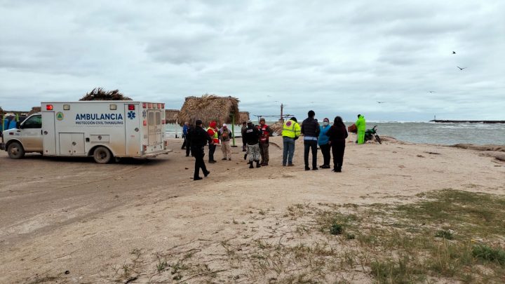 Guardia Estatal apoya en el rescate de 14 personas en las Escolleras de la Pesca,Soto la Marina