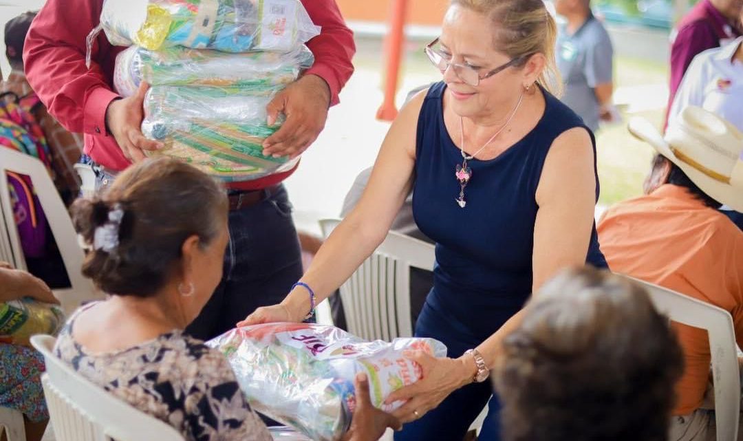 ENTREGA DIF ALTAMIRA APOYOS ALIMENTICIOS