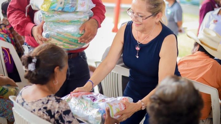 ENTREGA DIF ALTAMIRA APOYOS ALIMENTICIOS