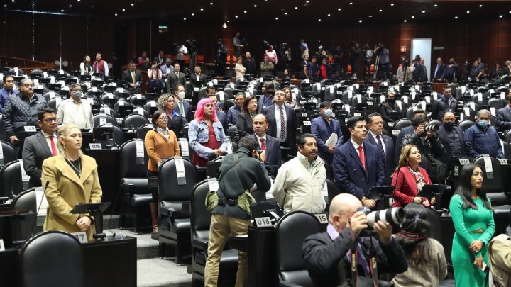 Legisladoras y legisladores guardaron minuto de silencio en memoria de Luisa Josefina Hernández