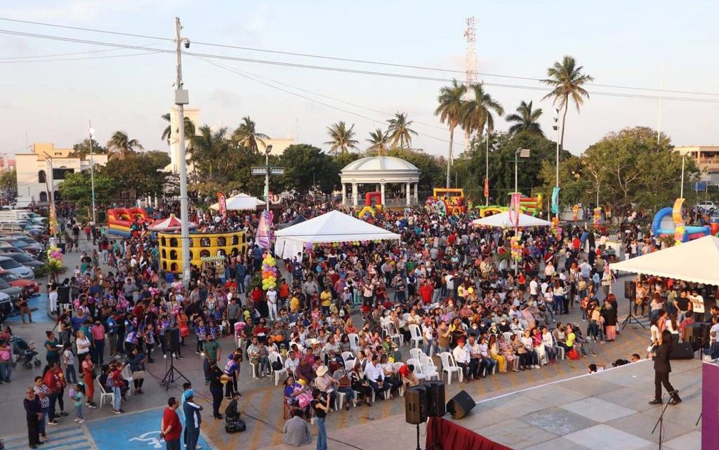 Cientos de personas se reunieron en la plaza principal de la zona centro de la ciudad para vivir este gran evento denominado “DIFZANIA”