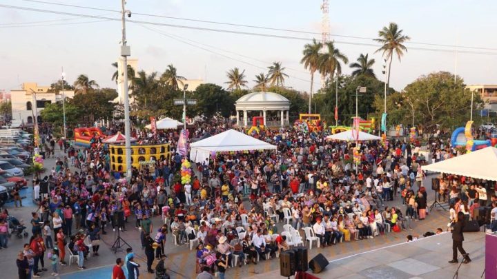 Cientos de personas se reunieron en la plaza principal de la zona centro de la ciudad para vivir este gran evento denominado “DIFZANIA”