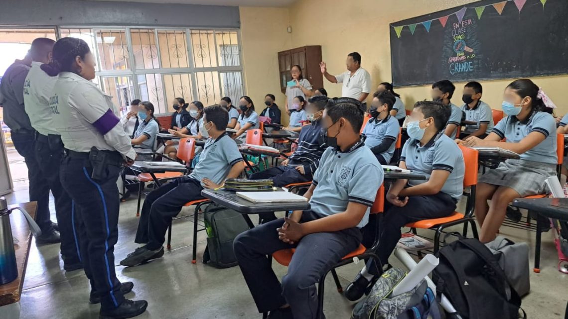 Reciben alumnos plática preventiva de la Guardia Estatal de Género