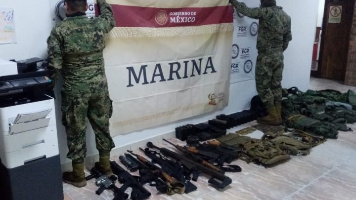 La Secretaría de Marina a través de la Armada de México por medio de la Primera Zona Naval asegura vehículos con armas, municiones, cargadores y equipo táctico