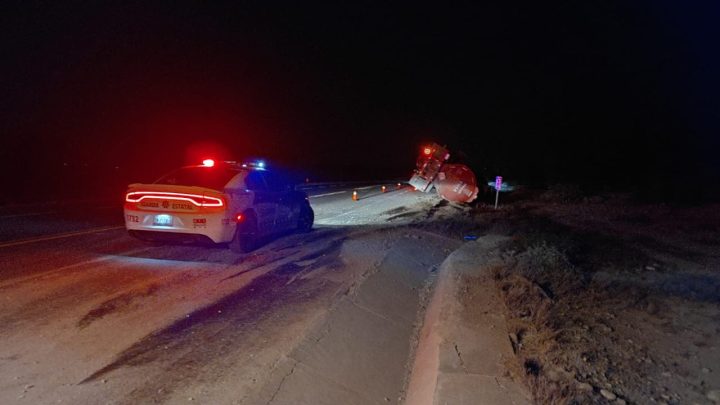 Volcadura de pipa con diésel en Carretera Federal 101