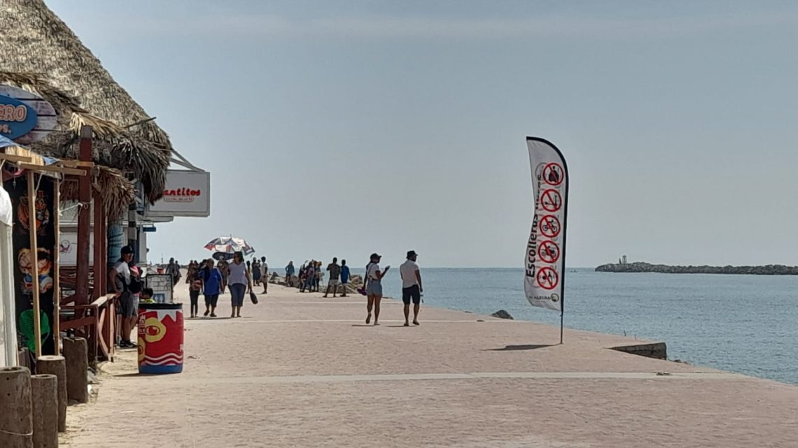 A punto de ahogarse tres personas en Miramar; se niegan a obedecer señalamientos