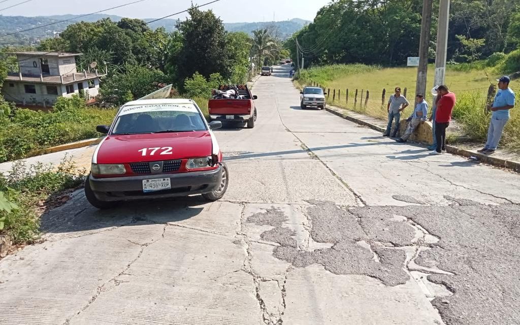 Un herido deja choque de taxi contra motocicleta