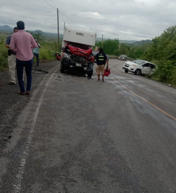 Choque frontal deja elevados daños materiales