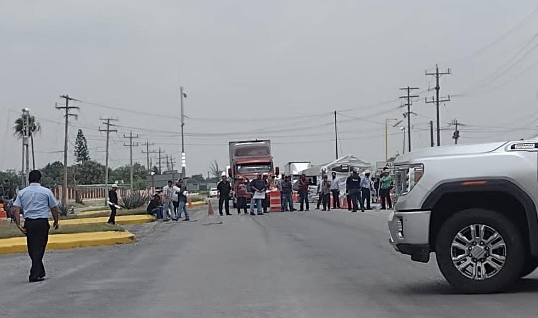 Bloquearon ambos carriles en Carretera Federal 101