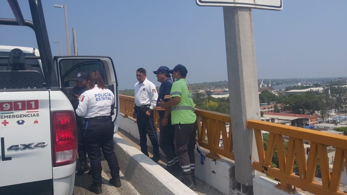 Octogenario trató de lanzarse del puente Tampico