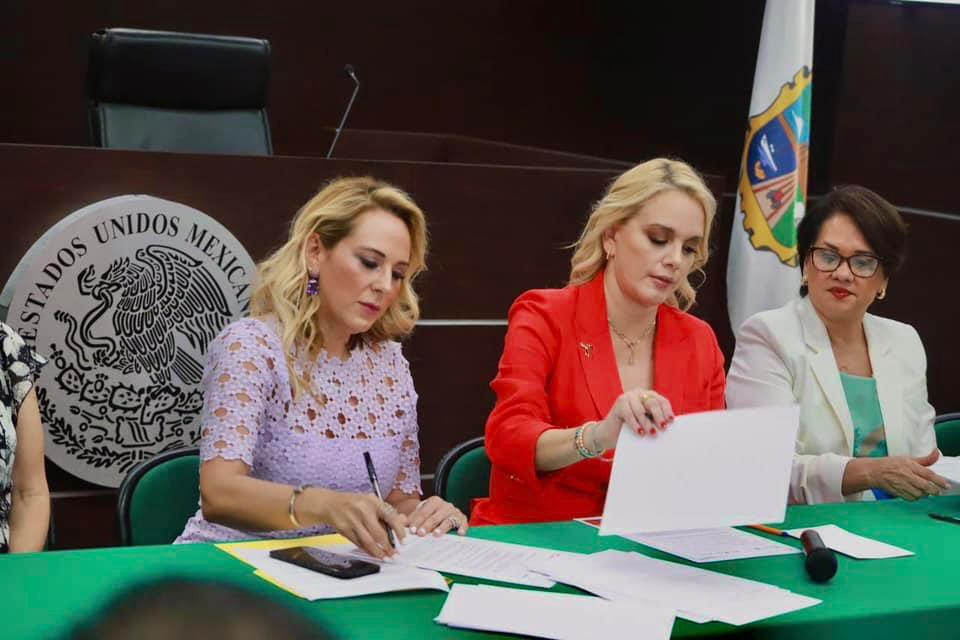 Instituto de las Mujeres instala “Punto Rosa” en la Universidad del Valle de Bravo en Tampico