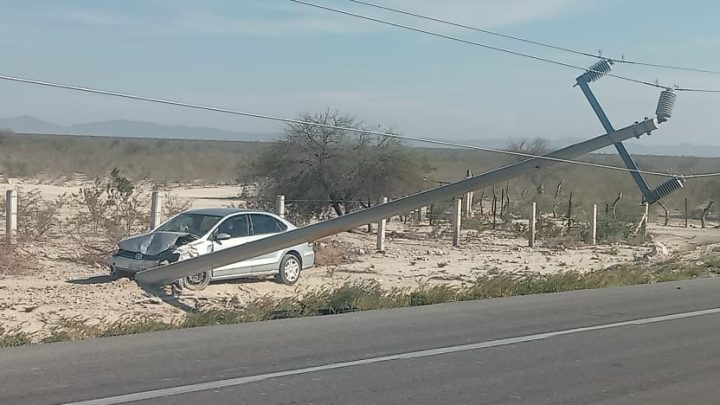 Guardia Estatal auxilia a mujeres tras derrape y choque