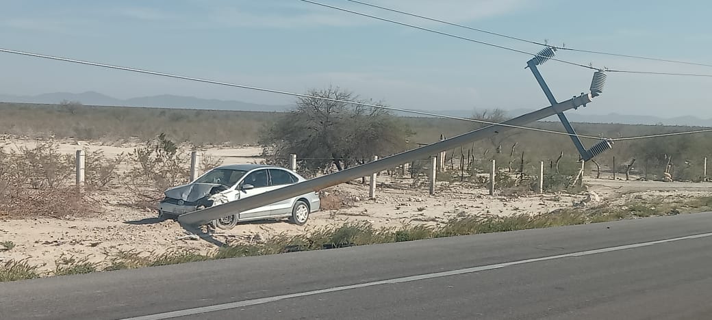 Guardia Estatal auxilia a mujeres tras derrape y choque