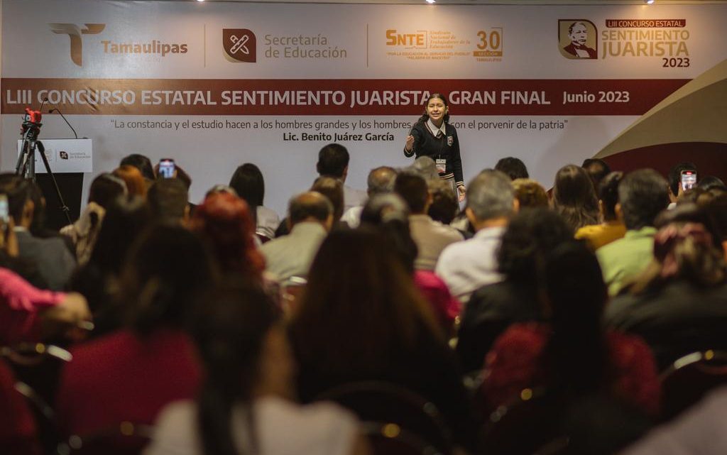 Premia secretaria de Educación a ganadores del Concurso Estatal de Oratoria “Sentimiento Juarista”