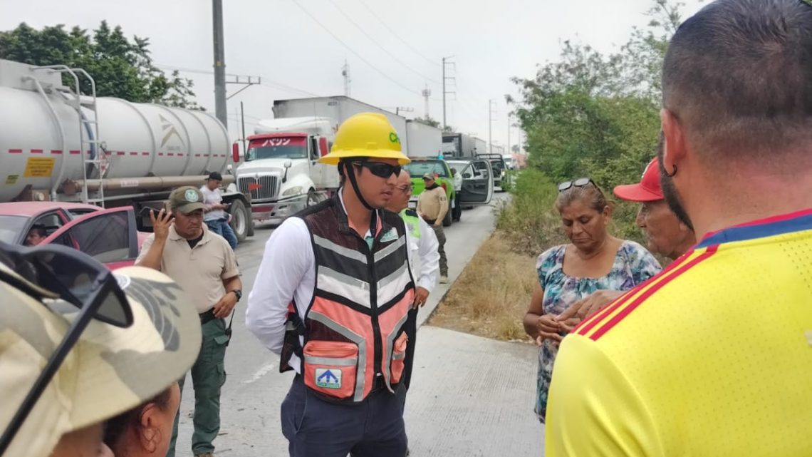 Bloquean caseta de peaje de puente El Prieto