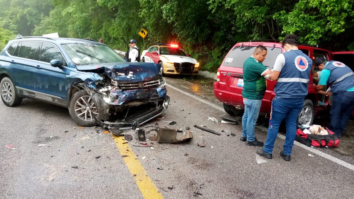 Chocan dos camionetas en el tramo Mante-Llera