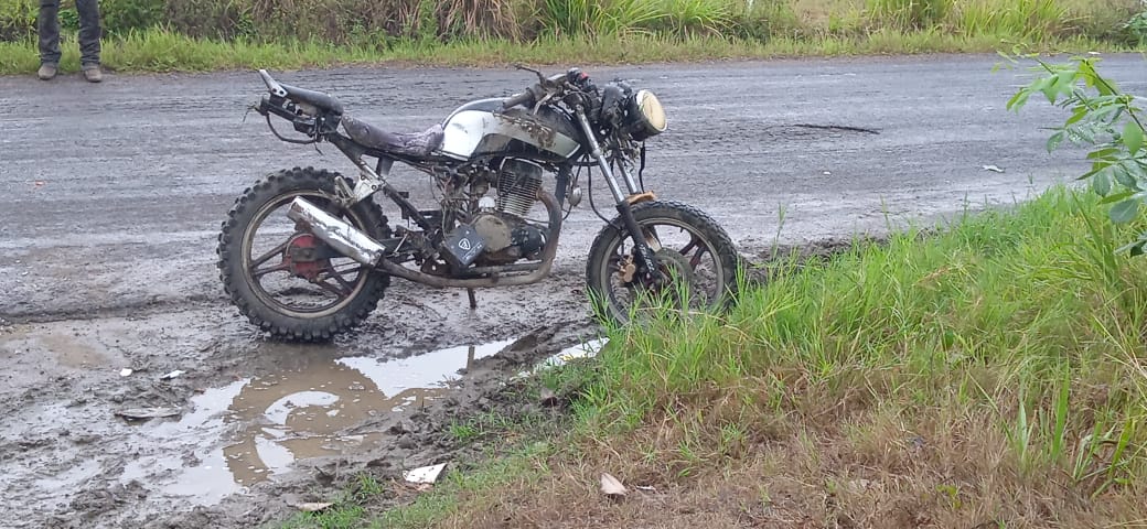 Motociclista termina lesionado