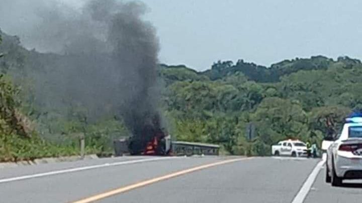 Camioneta se incendia