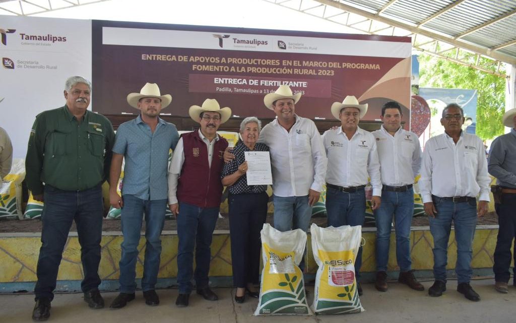 Favorece gobierno estatal a productores citrícolas con fertilizante granulado