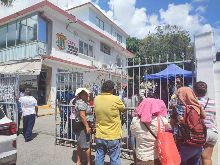 Se manifiestan por falta de agua en CAEV