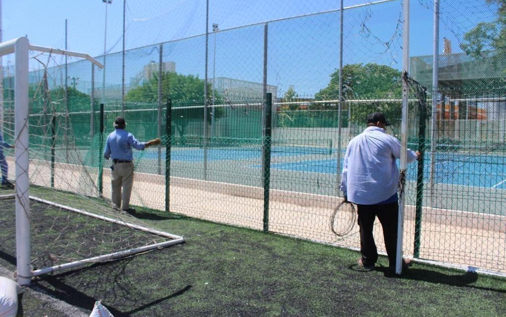 Cancha de fútbol y tochito reciben mantenimiento