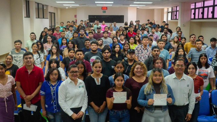 Reciben alumnos de la Universidad Tecnológica de Nuevo Laredo becas del ITABEC