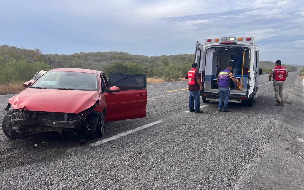 Guardia Estatal de Apoyo Carretero socorre a mujer tras accidente