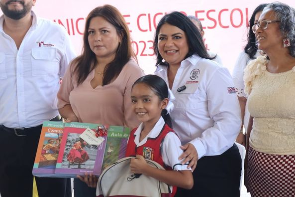 Participa Úrsula Salazar en inicio de ciclo escolar 2023-2024 en Tampico