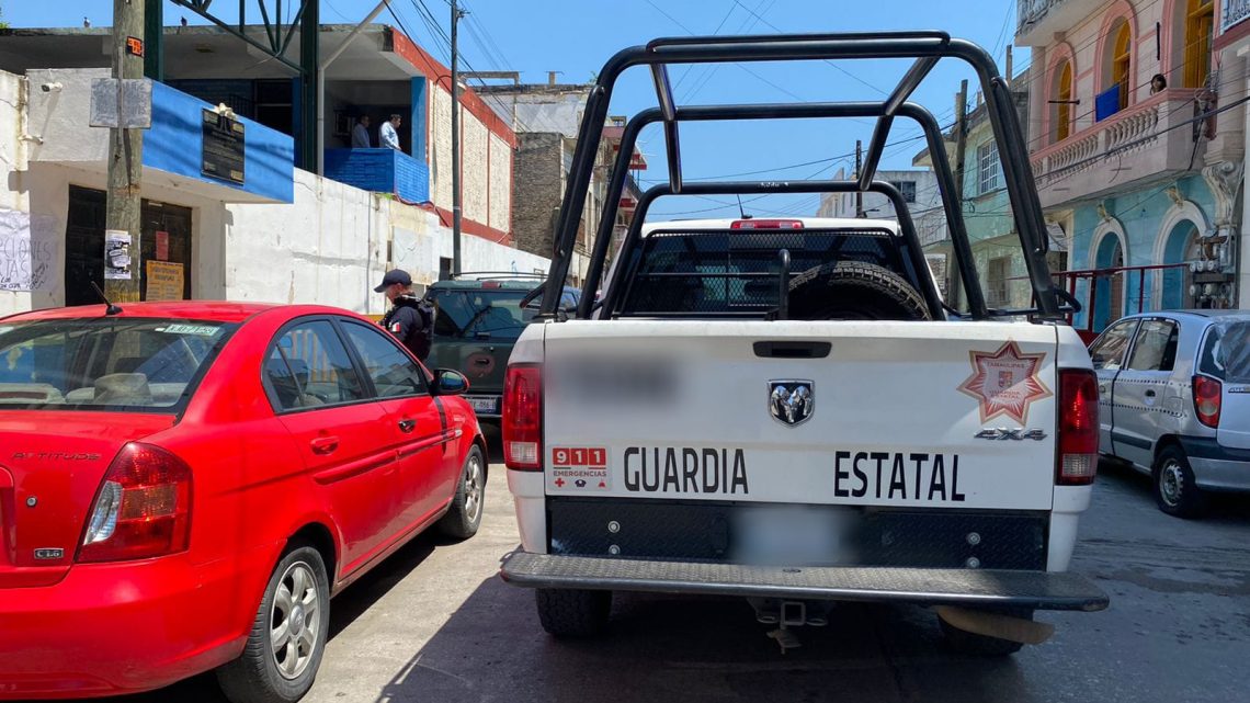 Guardia Estatal detiene a hombre que intentó ingresar por la fuerza a un plantel