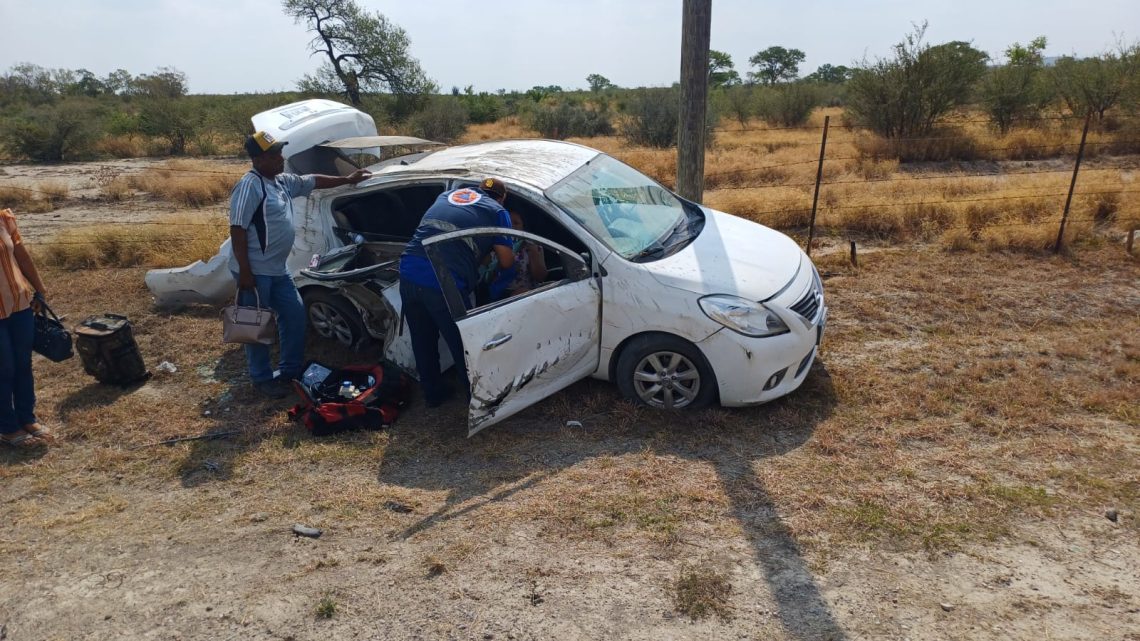 Guardia Estatal auxilia a personas lesionadas tras accidente vial