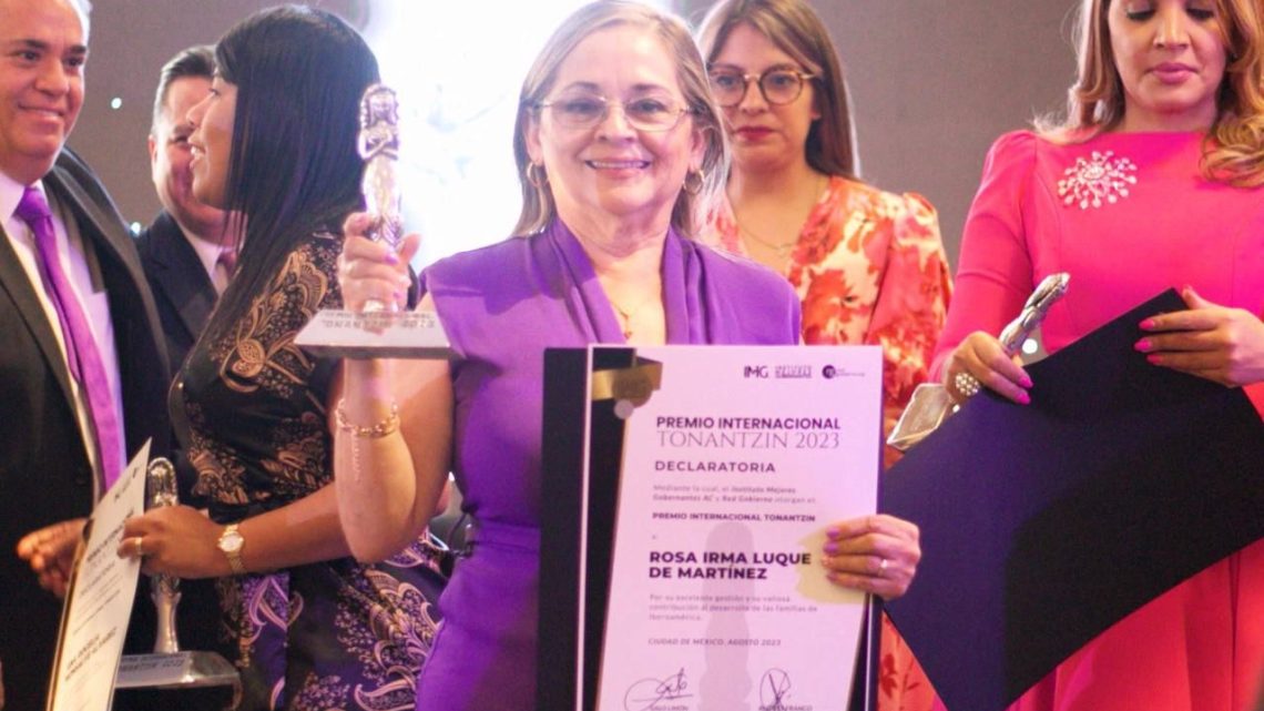 Obtiene Rossy Luque de Martínez premio internacional por su gestión frente al DIF