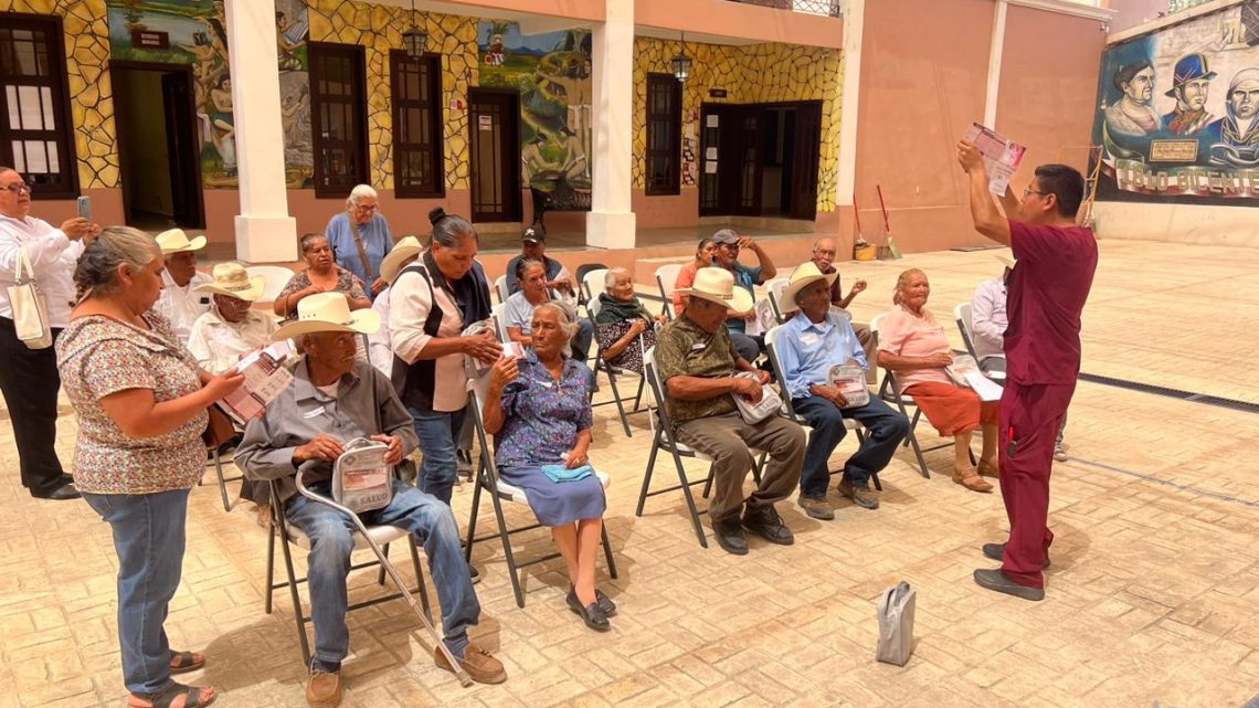 Entrega SST y DIF Tamaulipas auxiliares auditivos a adultos mayores