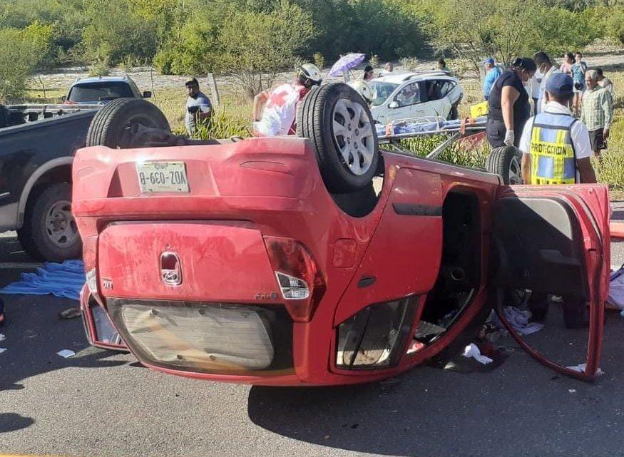 Diez lesionados tras accidente en Carretera Federal 70