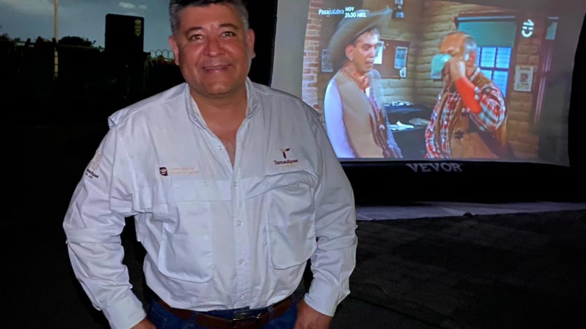 «Cine en Tu Colonia» llega a Miramapolis gracias a Claudio De Leija Hinojosa