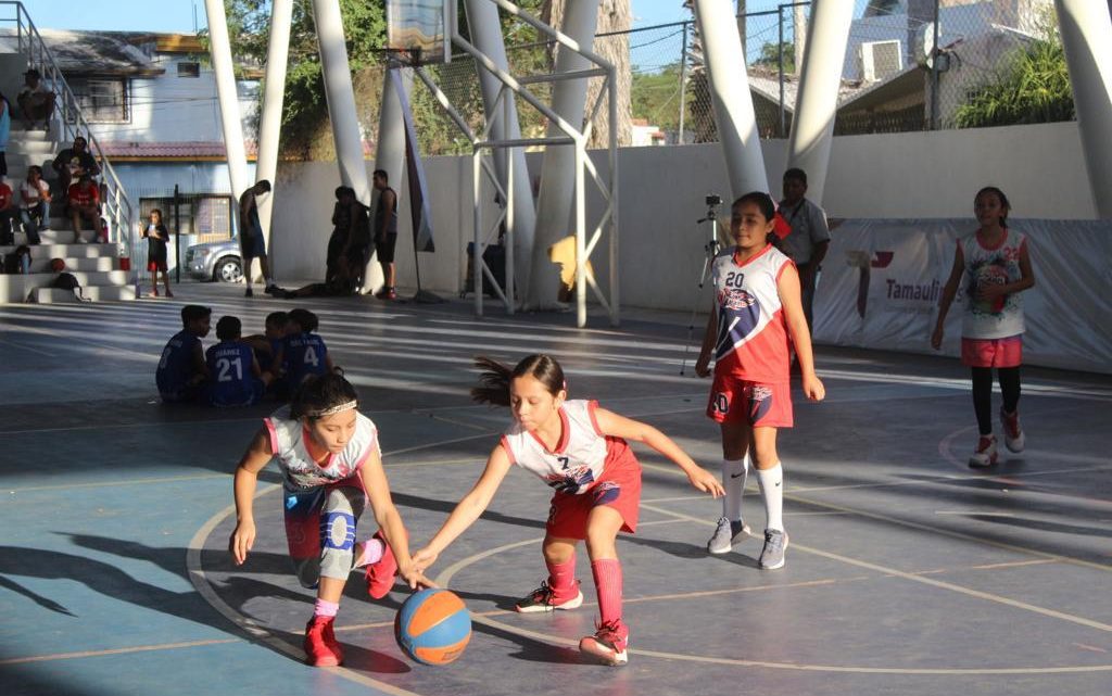 Juegan torneo relámpago de basquetbol 3×3 en actividades del ‘Túnel de la Paz’