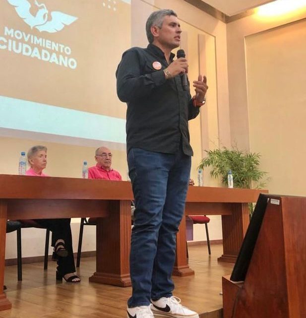 Presente Juan Zertuche en simposio universitario