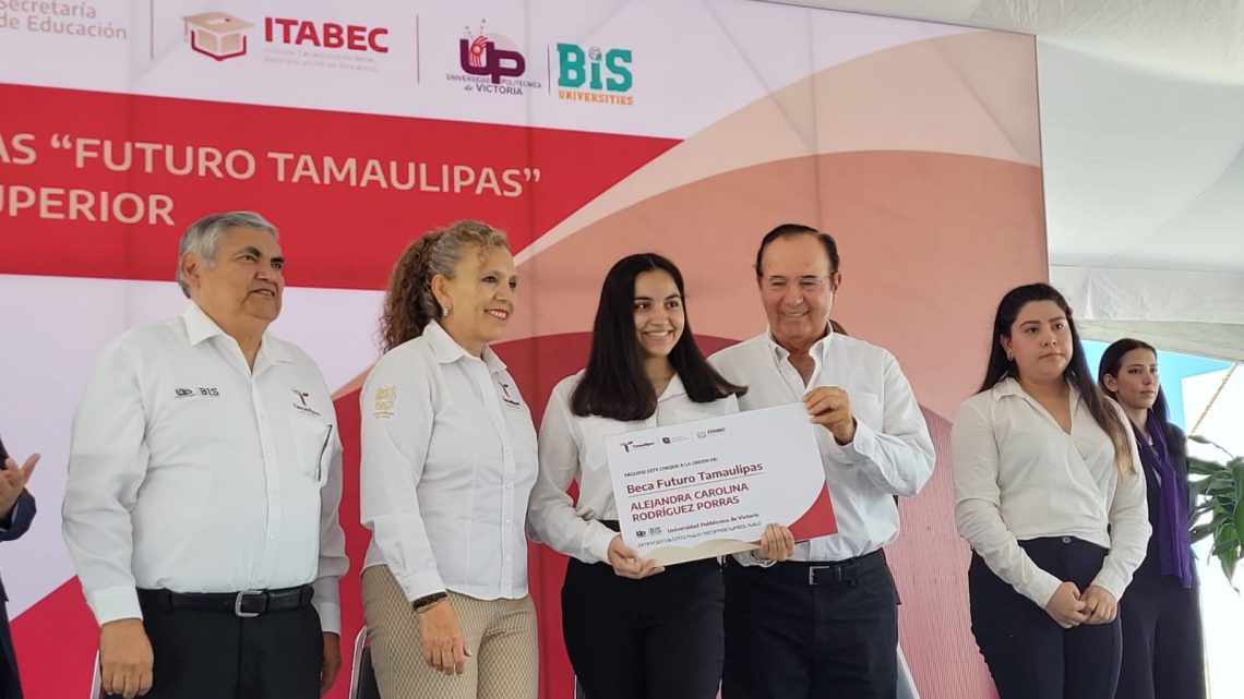 Entrega ITABEC “Becas Futuro Tamaulipas” a estudiantes de la UPV