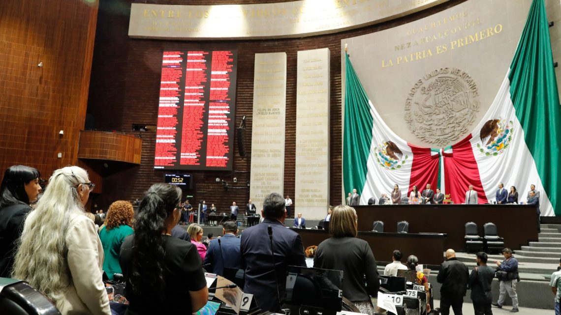 Guardan minuto de silencio por víctimas del desbordamiento del arroyo en Autlán de Navarro, Jalisco