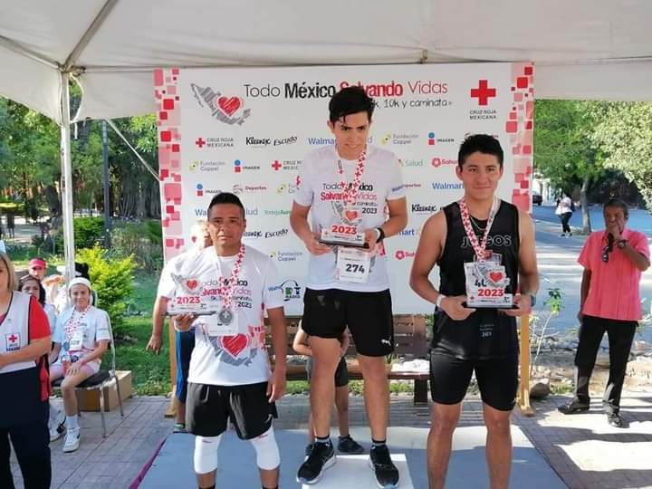 Policía de la Guardia Estatal se sube al podio en carrera de la Cruz Roja