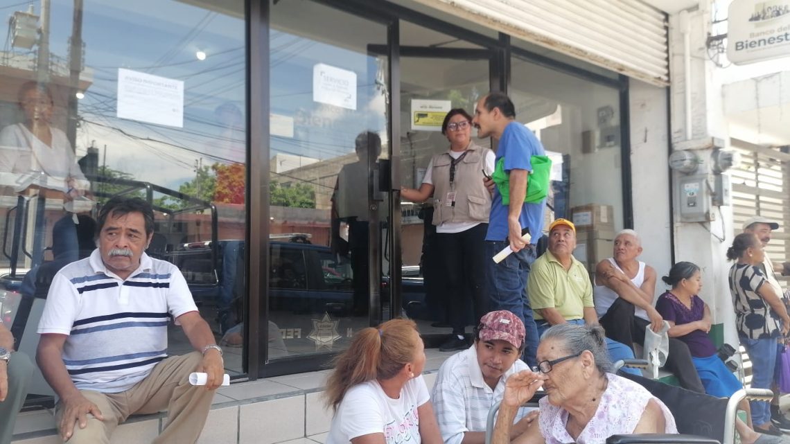 Desesperados abuelitos por el apoyo de Bienestar en Ciudad Madero